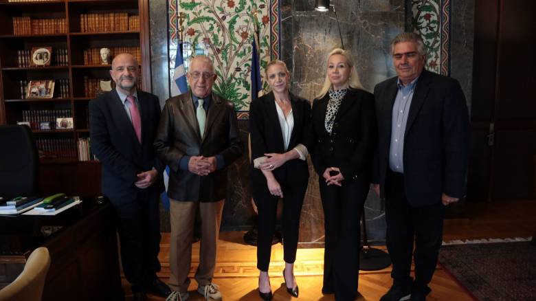 Στον Πρόεδρο της Βουλής μέλη του συλλόγου θυμάτων πυρκαγιάς στο Μάτι