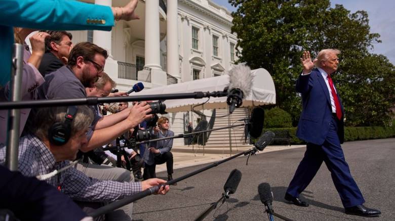 Δασμοί: «Βυθίζονται» για δεύτερη μέρα οι αγορές - «Οι μετοχές θα εκτοξευθούν» επιμένει ο Τραμπ