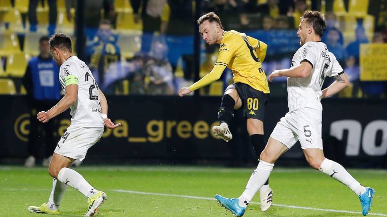 Super League: «Κλειδώνει» την 5η θέση ο Άρης, πιο κοντά στην παραμονή τους Λεβαδειακός και Καλλιθέα