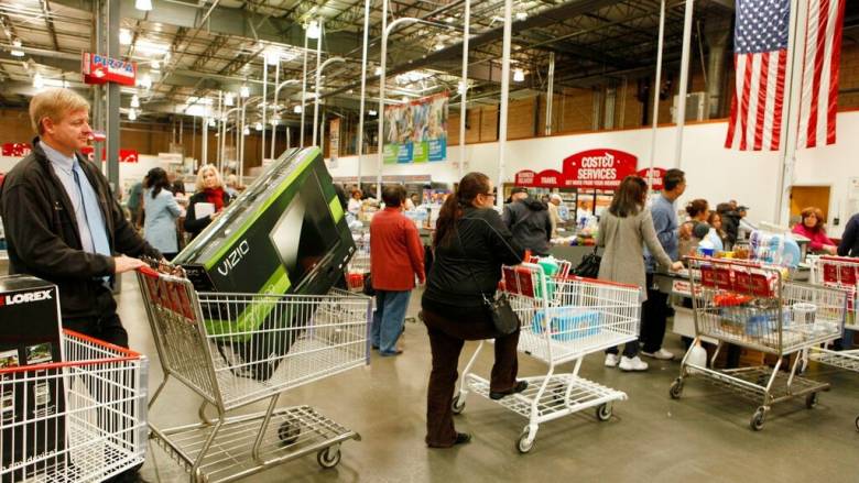 Από αυτοκίνητα μέχρι... πατατάκια «χτυπούν» οι δασμοί Τραμπ - Η λίστα που «πονάει» τους Αμερικανούς