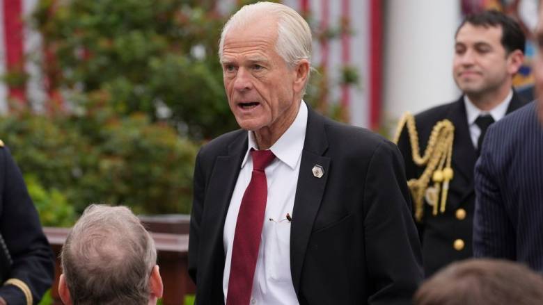 Αισιόδοξος ο Ναβάρο: Ο Dow Jones θα εκτιναχθεί στις 50.000 μονάδες στη θητεία Τραμπ