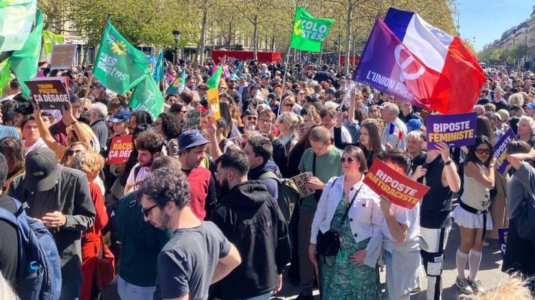 Αναβρασμός στη Γαλλία: Τρεις συγκεντρώσεις στο Παρίσι υπέρ και κατά της Λεπέν