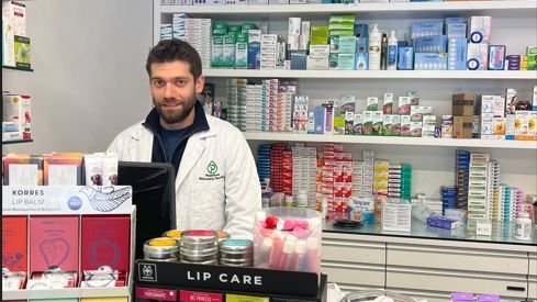 Φαρμακεία στο κέντρο της Αθήνας: Επιχειρηματικά «κελύφη» με επιστημονική βιτρίνα;