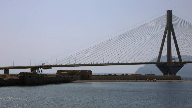 Πάτρα: Κολυμβητής «ψάρεψε» όπλα στο Ρίο - Συνεχίζονται οι έρευνες των αρχών