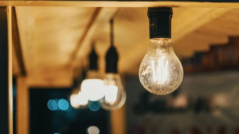 Ρεύμα: Σε εφαρμογή το θερινό ωράριο - Πότε ισχύουν οι μειωμένες χρεώσεις