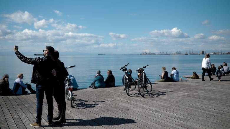 «Μετά το κρύο από τη Φινλανδία έρχεται ζέστη από την Αλγερία»: Ζεστή η Μεγάλη Εβδομάδα