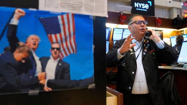 «Ράλι» στη Wall Street μετά το «πάγωμα» των δασμών - Άλμα Dow Jones, εκτοξεύθηκε ο S&P 500