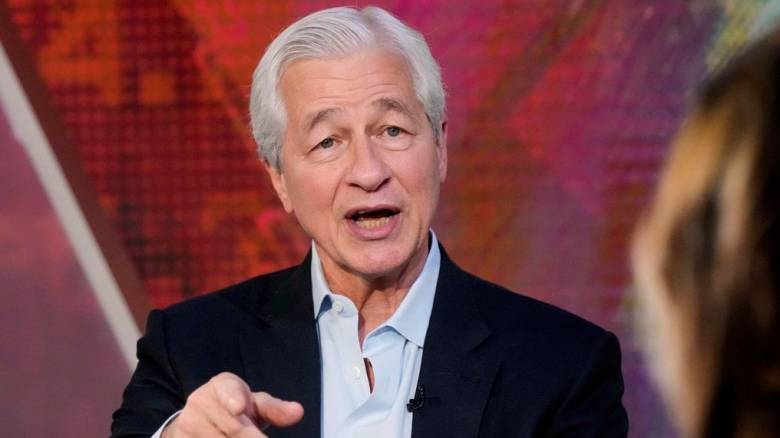 Η ύφεση «πιθανή έκβαση» του κλιμακούμενου εμπορικού πολέμου, προειδοποιεί ο Ντάιμον της Jp Morgan