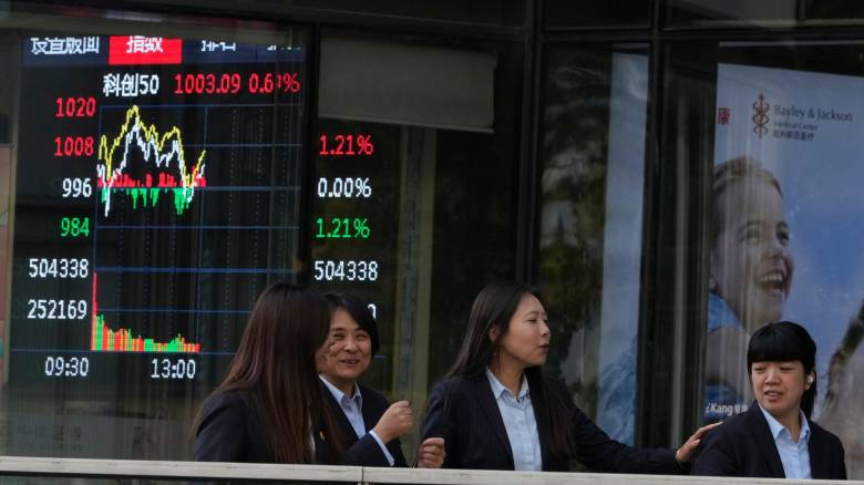 Νέα «βουτιά» στις ασιατικές αγορές μετά τους αμερικανικούς δασμούς 104%