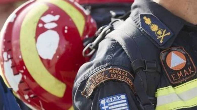 Επιχείρηση της ΕΜΑΚ στα Ιωάννινα για τη διάσωση νεαρής γυναίκας - Μεταφέρεται στο νοσοκομείο