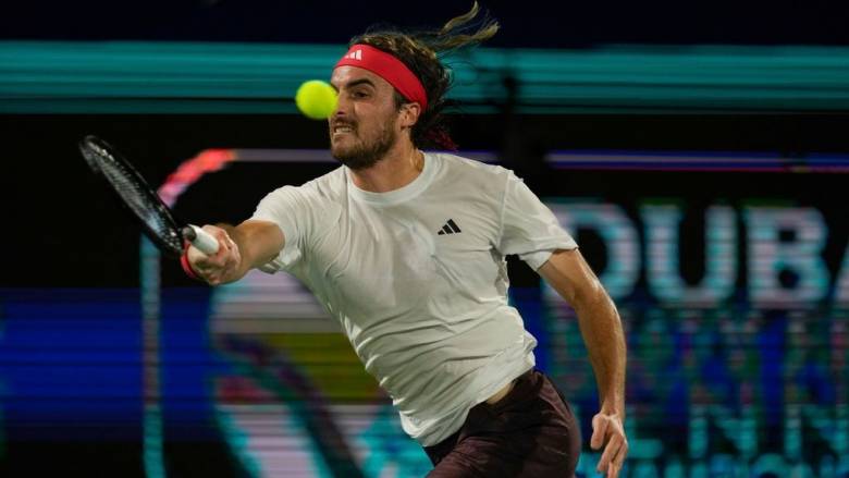 Μόντε Κάρλο: Εύκολη πρόκριση του Τσιτσιπά στους «8» και ραντεβού με τον Μουζέτι