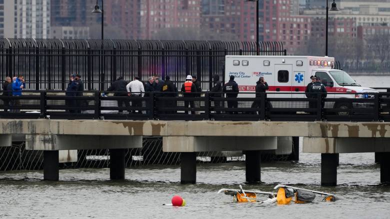 Νέα Υόρκη: Τρία παιδιά ανάμεσα στους έξι νεκρούς του ελικοπτέρου που συνετρίβη - Η στιγμή της πτώσης