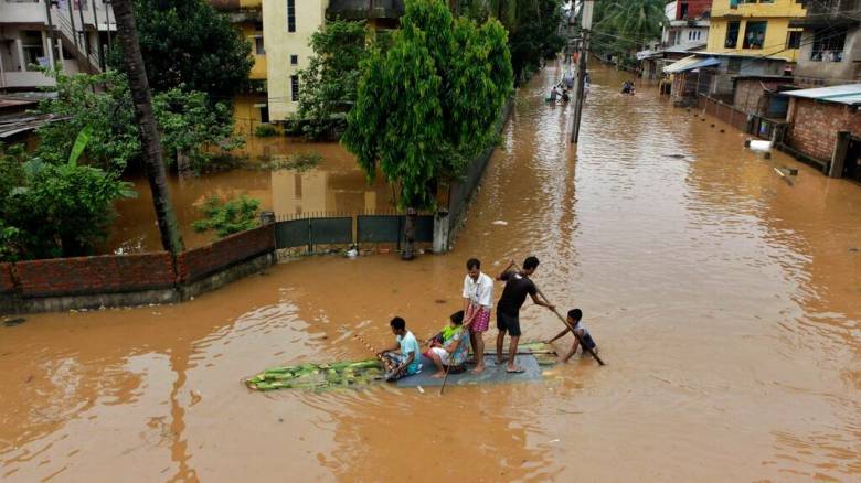 Ινδία: Περισσότεροι από 100 νεκροί λόγω ισχυρών βροχών - Μεγάλες καταστροφές και στο Νεπάλ