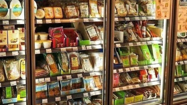 Στον «χορό» των deals τρόφιμα, ποτά και σούπερ μάρκετ