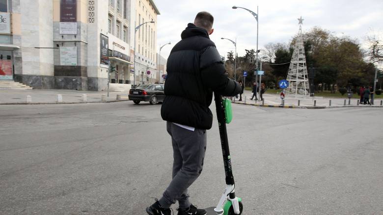 Ιεράπετρα: Στα χέρια της αστυνομίας έξι νεαρά άτομα που μετέφεραν ναρκωτικά με πατίνι