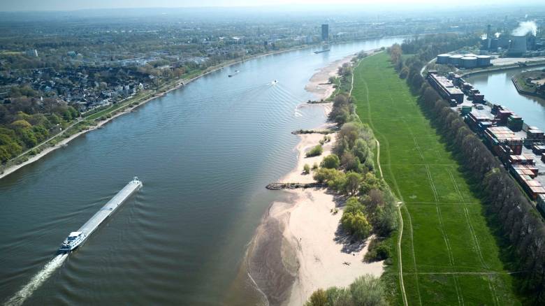 «Στερεύει» ο ποταμός Ρήνος στη Γερμανία λόγω ξηρασίας - Πλήγμα στη ναυσιπλοΐα