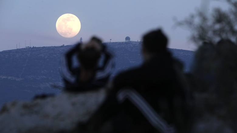 Γιατί ονομάζεται «μικροσελήνη» η ροζ πανσέληνος του Απρίλη - Απόψε θα φωτίσει τον ουρανό