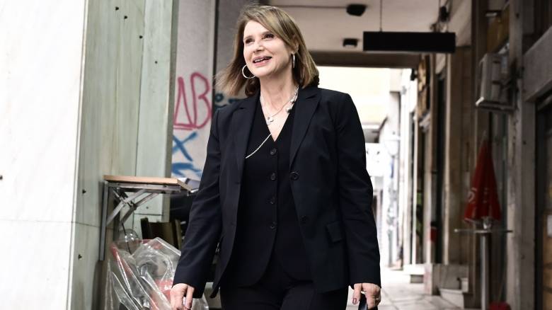 Σκληρή ποινή ΠΑΣΟΚ στην Μπατζελή που ανασκεύασε καθυστερημένα