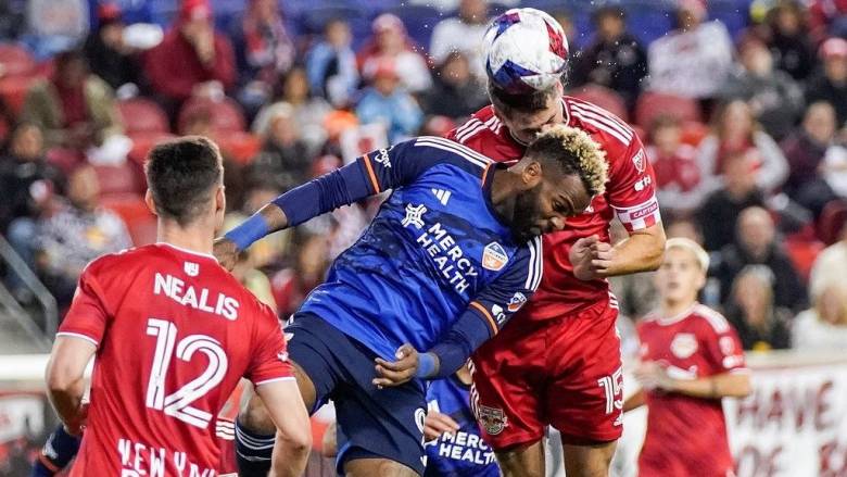 Τραγικός θάνατος για τον 28χρονο ποδοσφαιριστή Άαρον Μπουπεντζά - Επεσε από τον 11ο όροφο