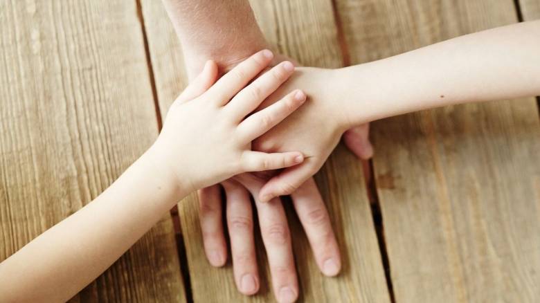 Σωματείο Παιδική Χαρά: Έκκληση για βοήθεια στη μικρή Παρασκευή που πάσχει από καρκίνο στον εγκέφαλο