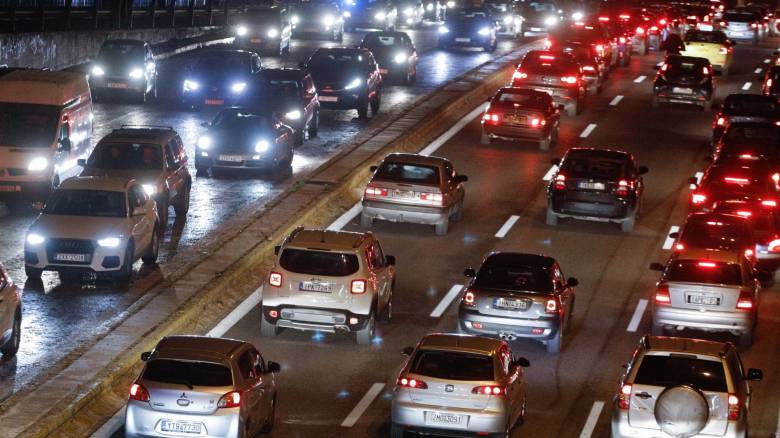 Τροχαίο ατύχημα με μηχανή στην Ποσειδώνος: Αυξημένη κίνηση προς Γλυφάδα