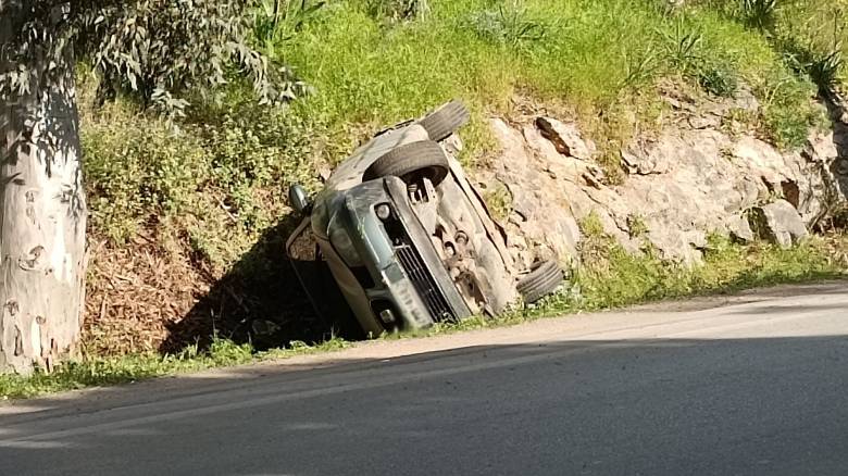 Θεσσαλονίκη: Αυτοκίνητο αναποδογύρισε στον Περιφερειακό – Στο νοσοκομείο μία γυναίκα και ένα παιδί
