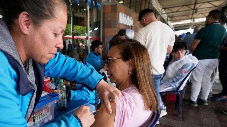 Σε επείγουσα υγειονομική κατάσταση η Κολομβία - Δεκάδες θάνατοι και κρούσματα κίτρινου πυρετού