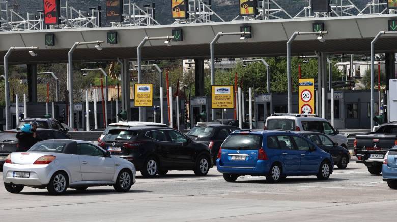 Χωρίς προβλήματα η έξοδος των εκδρομέων - Πάνω από 92 χιλιάδες οχήματα έφυγαν σήμερα από την Αττική