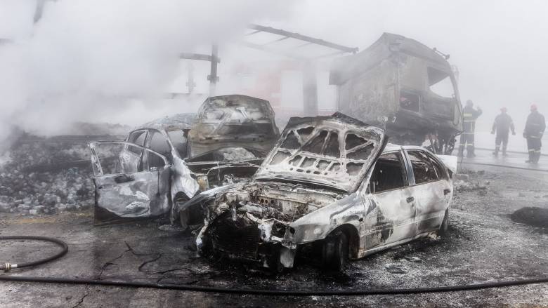 Τροχαίο στην Εγνατία: Τα ΙΧ δεν έκαναν όπισθεν, τα παρέσυρε η νταλίκα - Τι έδειξαν οι κάμερες