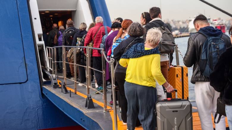 Τουρισμός: Ποιοι ελληνικοί προορισμοί «βουλιάζουν» το Πάσχα - Τι επιλέγουν οι Έλληνες στο εξωτερικό