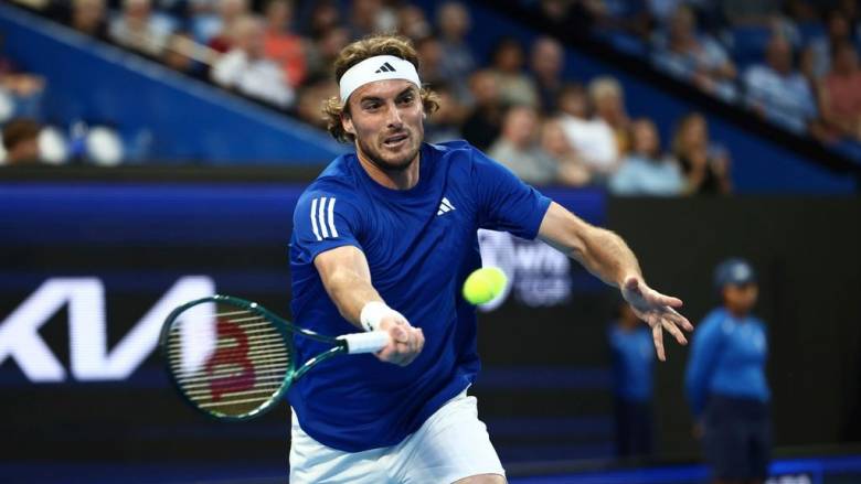 Άδοξο τέλος για τον Τσιτσιπά στη Βαρκελώνη - Αποχώρησε λόγω αδιαθεσίας