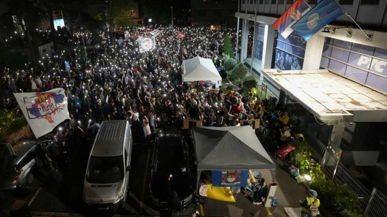 Παραμένει αποκλεισμένη από φοιτητές η δημόσια τηλεόραση της Σερβίας