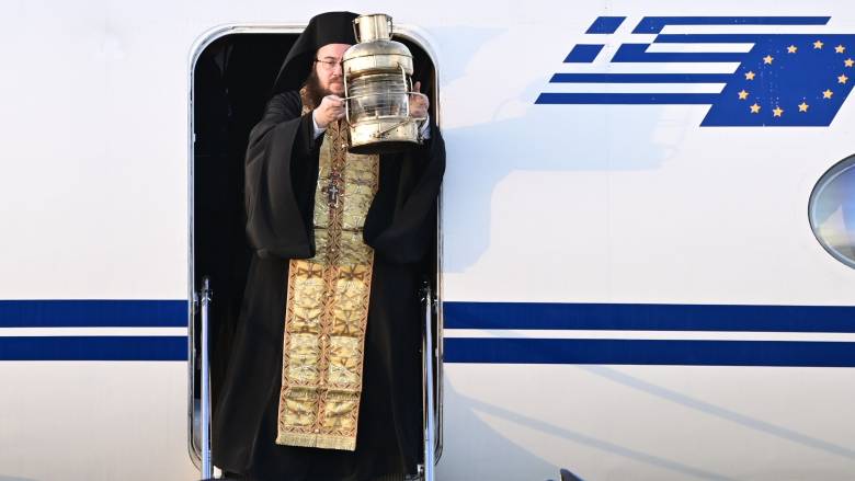 Στην Αθήνα το Άγιο Φως - Πώς θα ταξιδέψει σε όλη την Ελλάδα