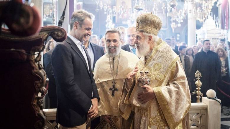 Στην λειτουργία της πρώτης Ανάστασης στην Τήνο ο Κυριάκος Μητσοτάκης