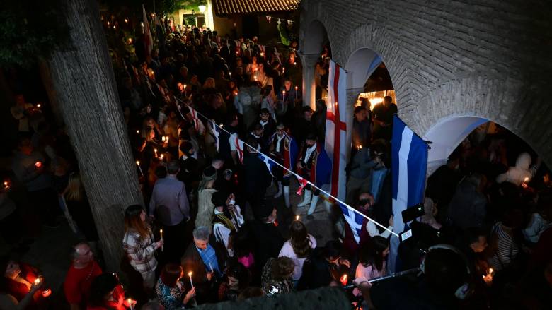 Το αναστάσιμο μήνυμα κατακλύζει όλη τη χώρα - Σύμμαχος ο καιρός για τον οβελία