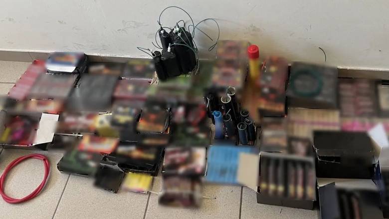 Κρήτη: Χειροπέδες σε άνδρα που πωλούσε κροτίδες μέσω ίντερνετ σε όλη την Ελλάδα