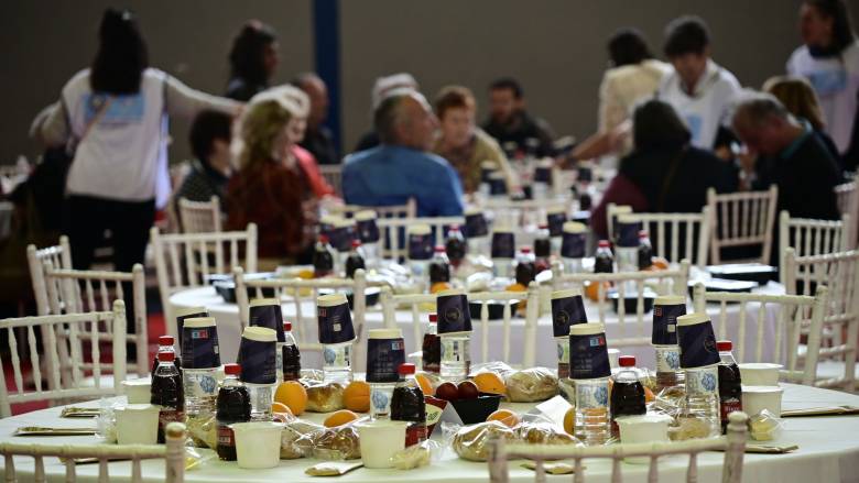 Προσφέρθηκαν 1.300 πασχαλινά «γεύματα αγάπης» στον Δήμο Αθηναίων