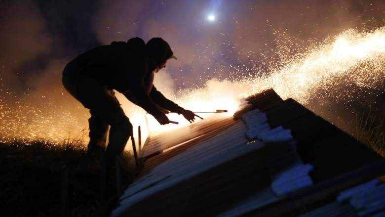 Άλλο ένα ματωμένο Πάσχα: Τραυματισμοί και ακρωτηριασμοί από κροτίδες το βράδυ της Ανάστασης