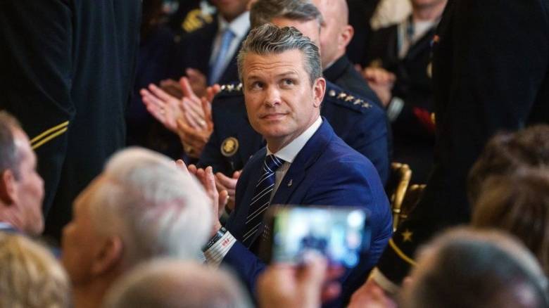 NYT: O Χέγκσεθ, έδωσε απόρρητα στοιχεία για το πλήγμα των ΗΠΑ στην Υεμένη και στην οικογένειά του