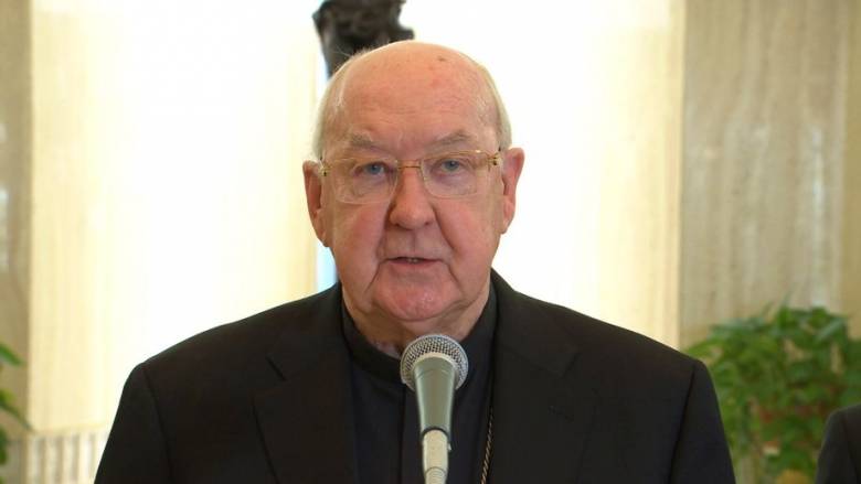 Ποιος είναι ο Αμερικανός Καμερλένγκο που θα διοικεί το Βατικανό μέχρι την εκλογή του επόμενου Πάπα