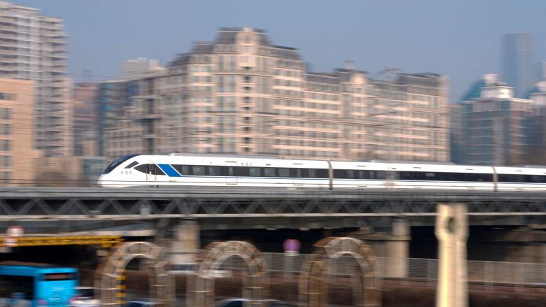 «Γκάζι» στην πράσινη μετάβαση των τρένων της Κίνας - Απέκτησε 10 μηχανές με μπαταρίες 1000 κιλοβάτ