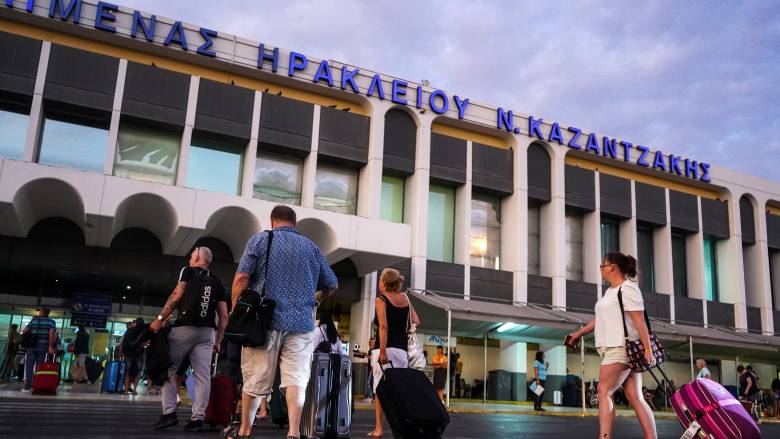 Ηράκλειο: Γάλλος τουρίστας βρέθηκε στα κρατητήρια αντί για το Παρίσι -  Άναψε τσιγάρο στο αεροδρόμιο