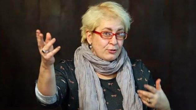 Kαταζητείται Ρωσίδα δημοσιογράφος που διέφυγε από τον κατ’ οίκον περιορισμό