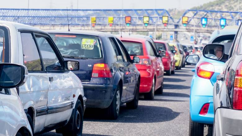 Συνεχίζεται η ταλαιπωρία στην Εθνική Οδό Αθηνών - Κορίνθου κατά την επιστροφή εκδρομέων του Πάσχα