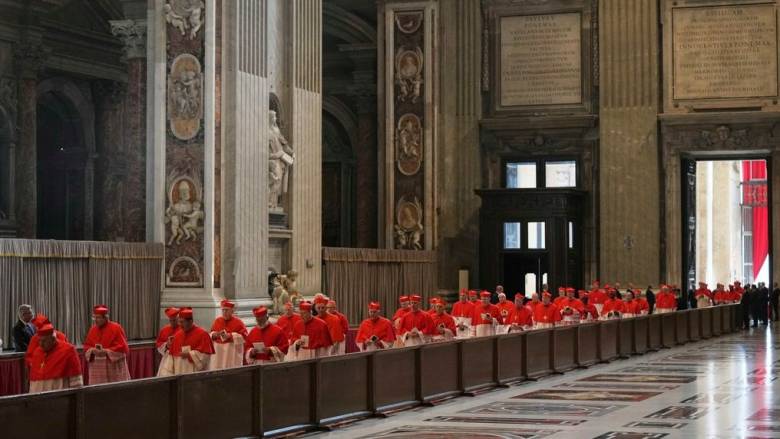 Από την Ευρώπη και τις ΗΠΑ έως την Ασία και την Αφρική: Οι 12 πιθανοί υποψήφιοι για τον παπικό θρόνο