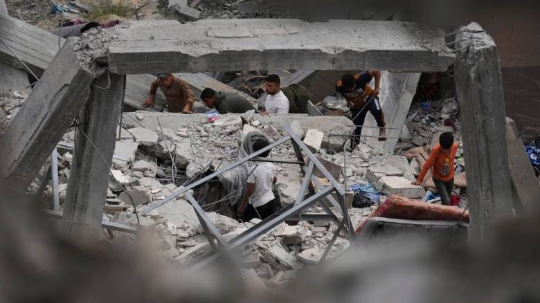 Δεκάδες νεκροί και τραυματίες από ισραηλινά χτυπήματα στη Λωρίδα της Γάζας