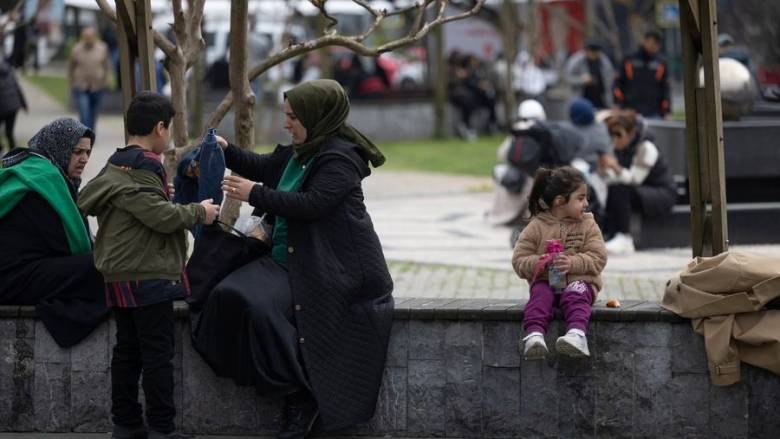 Νέος σεισμός 5 Ρίχτερ στην Τουρκία: Εκατοντάδες τραυματίες - Στους δρόμους οι πολίτες (Vids)