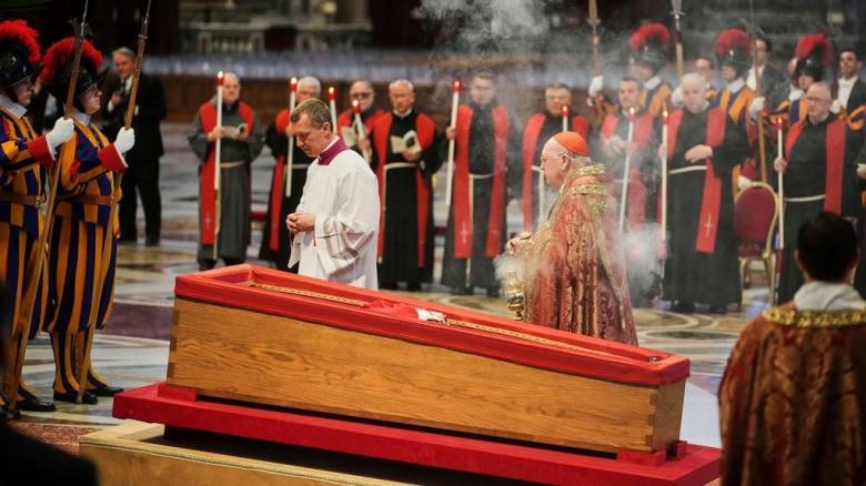 Βατικανό: Το πιθανό πρόβλημα στο Κονκλάβιο των Καρδιναλίων για την εκλογή νέου Πάπα