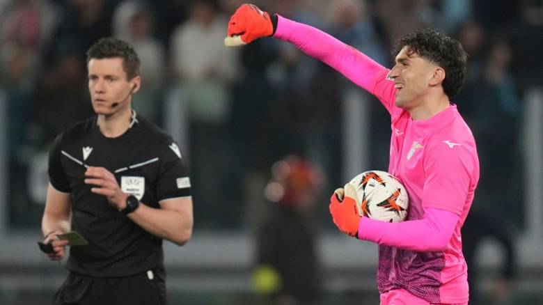 Οπαδοί της Τζένοα χτύπησαν με καπνογόνο τον Έλληνα τερματοφύλακα της Λάτσιο, Χρήστο Μανδά