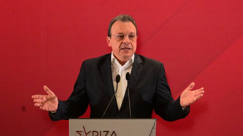 Φάμελλος: Η κυβέρνηση προσπαθεί με επιδόματα να αντιμετωπίσει την δημοσκοπική πτώση